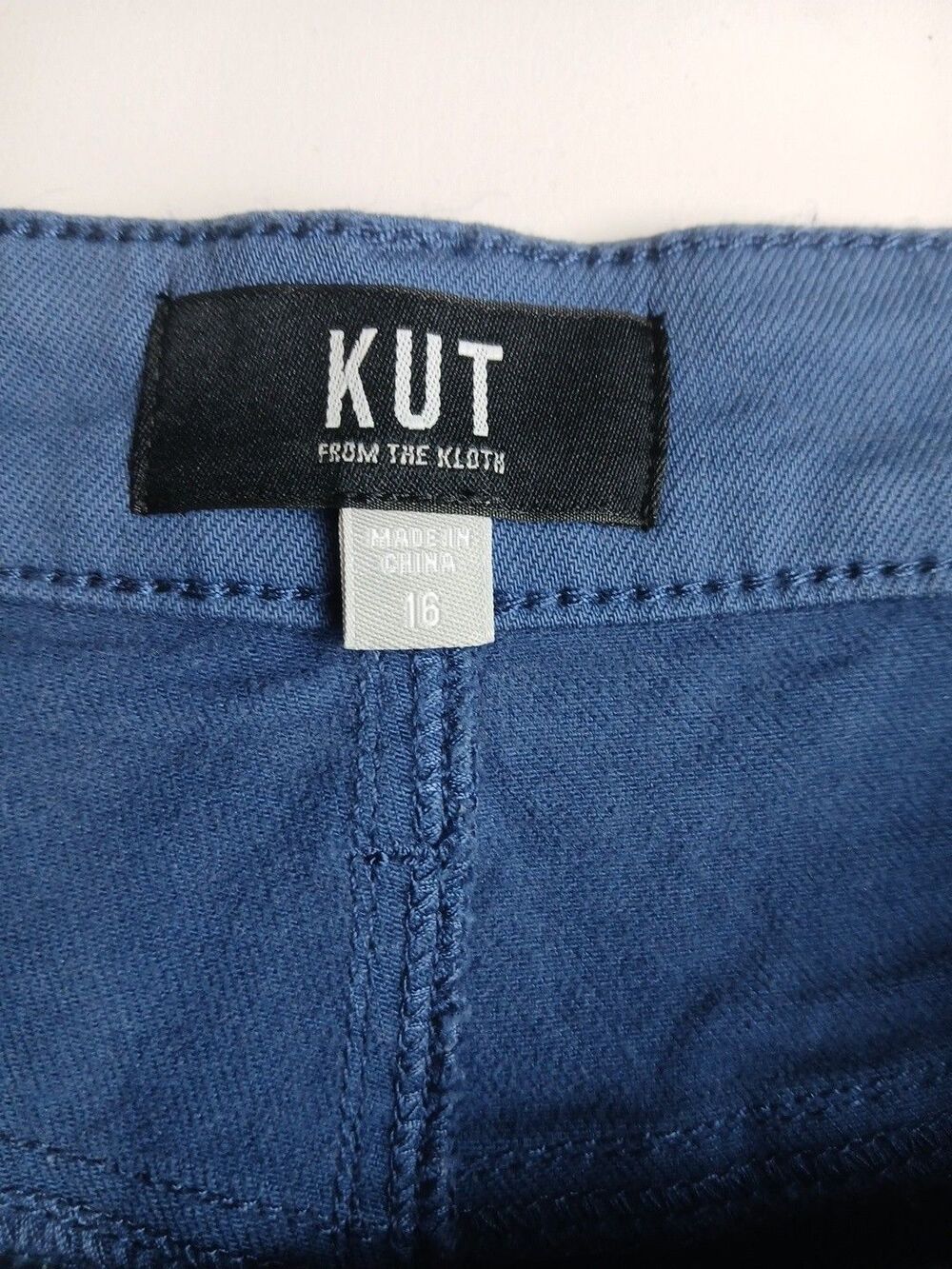 KUT from the Kloth Women's Sz 16 Blue Cargo Shorts Utility Hiking Casual Comfort - Picture 3 of 8